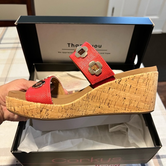 New Corkys Hi Tide Red Sandals with Gold  Accents size 9 - Picture 6 of 8